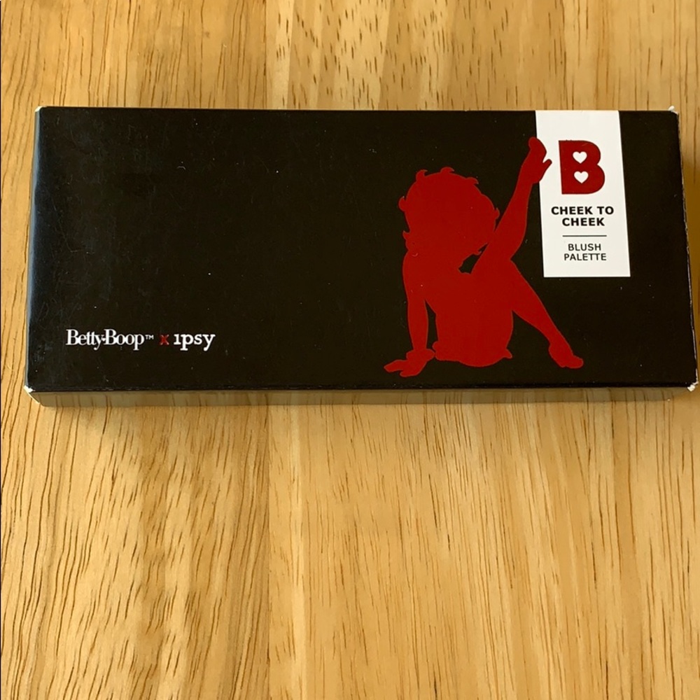 Betty Boop Cheek to Cheek blush palette